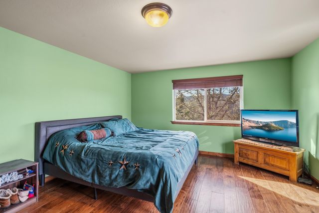 12594 McNeil Creek Road, Trail, OR 97541