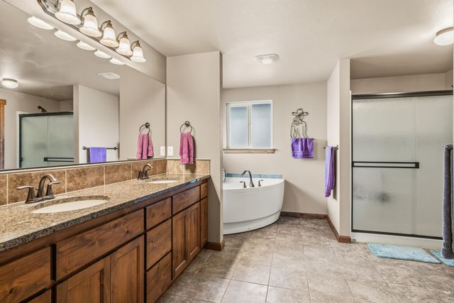 12594 McNeil Creek Road, Trail, OR 97541