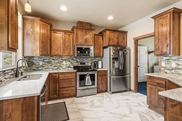 12594 McNeil Creek Road, Trail, OR 97541