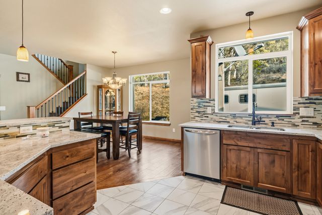 12594 McNeil Creek Road, Trail, OR 97541