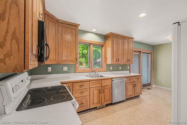 914 Croydon Road, Rochester Hills, MI 48309
