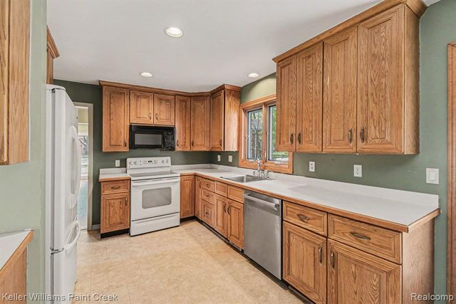 914 Croydon Road, Rochester Hills, MI 48309
