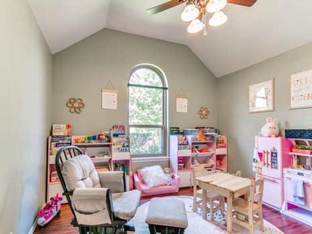 540 E Elder Lane, Mustang, OK 73064