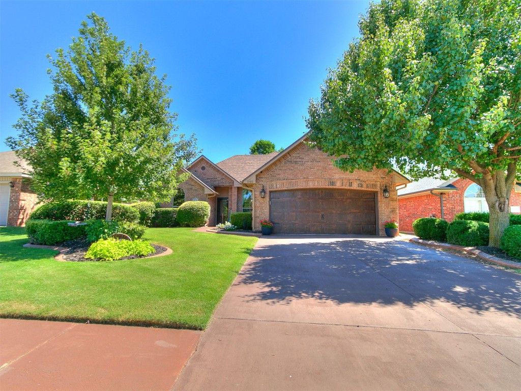 540 E Elder Lane, Mustang, OK 73064