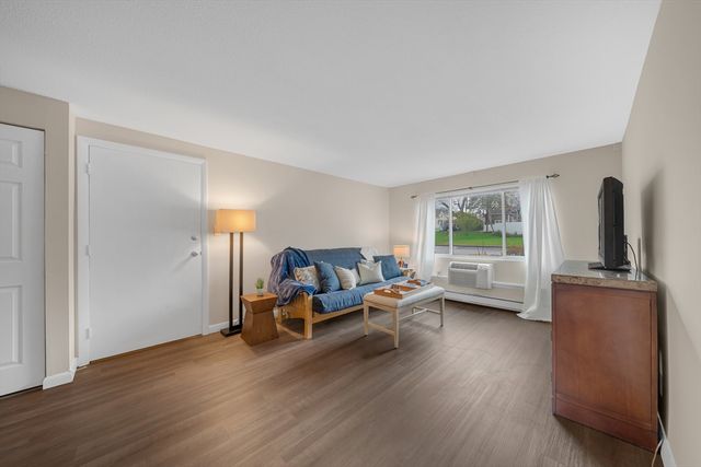 74 Beach St 1-1, Woburn, MA 01801