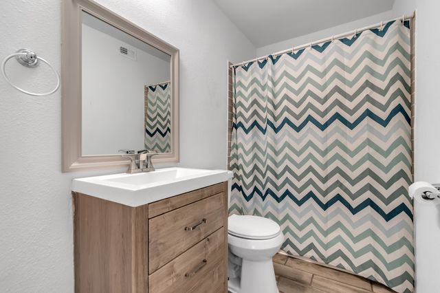 7431 Holly Hill Drive 215, Dallas, TX 75231