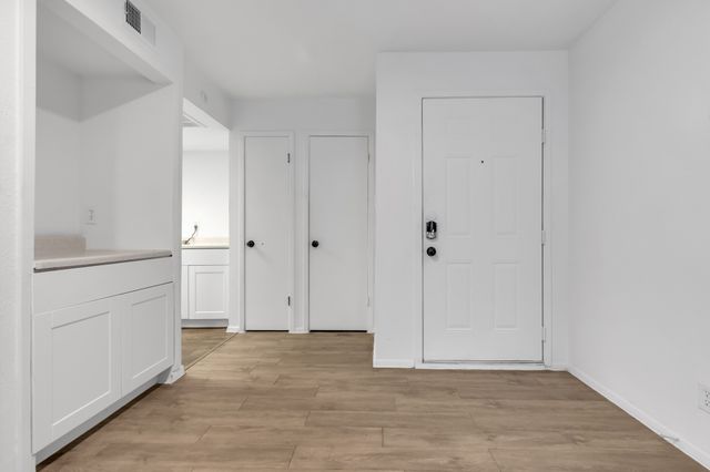 7431 Holly Hill Drive 215, Dallas, TX 75231