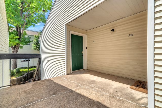 7431 Holly Hill Drive 215, Dallas, TX 75231
