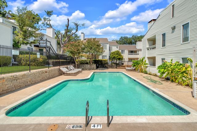 7431 Holly Hill Drive 215, Dallas, TX 75231