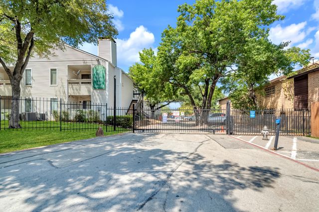 7431 Holly Hill Drive 215, Dallas, TX 75231