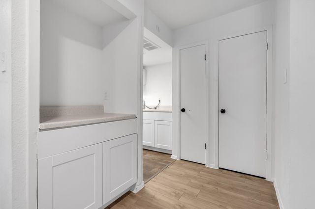 7431 Holly Hill Drive 215, Dallas, TX 75231