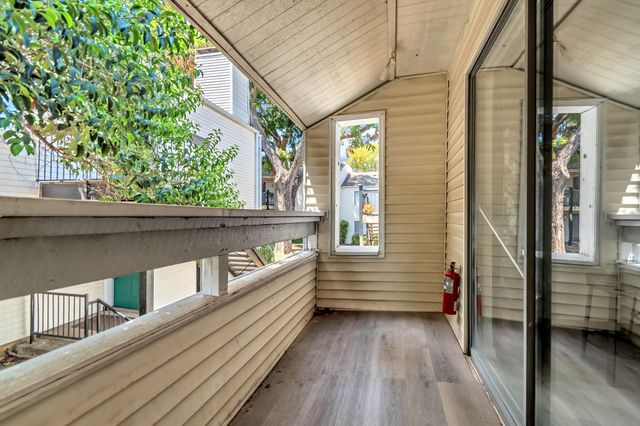 7431 Holly Hill Drive 215, Dallas, TX 75231