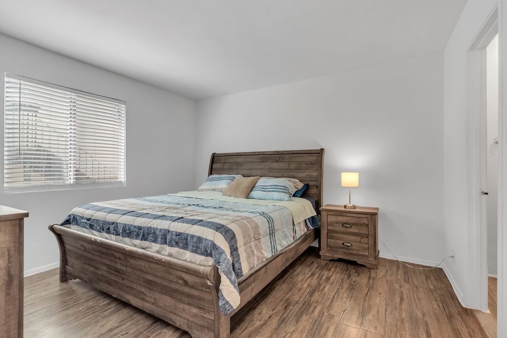 7431 Holly Hill Drive 215, Dallas, TX 75231