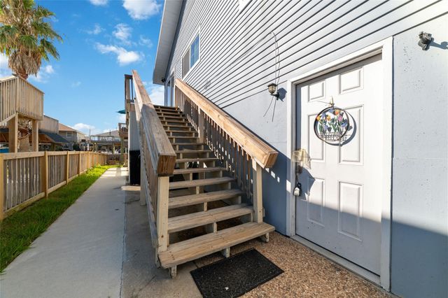 196 Barracuda Street, Bayou Vista, TX 77563