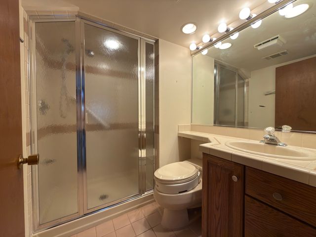 7700 Apple Tree Lane, Willowbrook, IL 60527