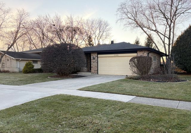 7700 Apple Tree Lane, Willowbrook, IL 60527