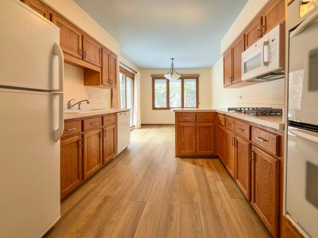 7700 Apple Tree Lane, Willowbrook, IL 60527