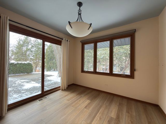 7700 Apple Tree Lane, Willowbrook, IL 60527