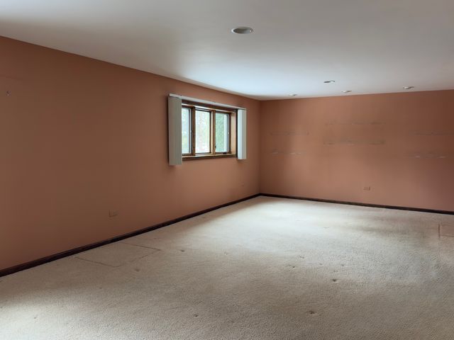 7700 Apple Tree Lane, Willowbrook, IL 60527