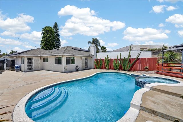 2204 Wilkie Dr, Pomona, CA 91767