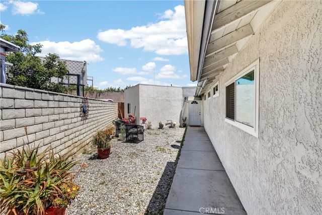 2204 Wilkie Dr, Pomona, CA 91767
