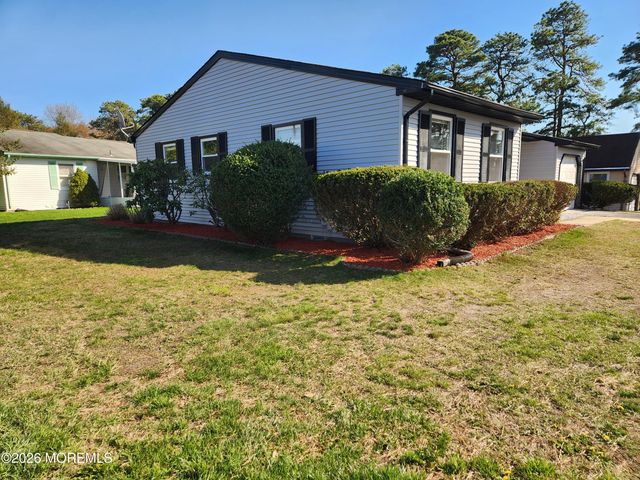 69 Chelsea Drive, Manchester, NJ 08759