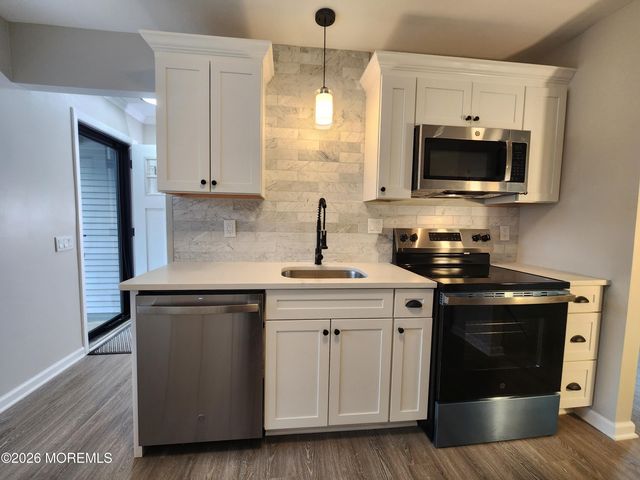 69 Chelsea Drive, Manchester, NJ 08759