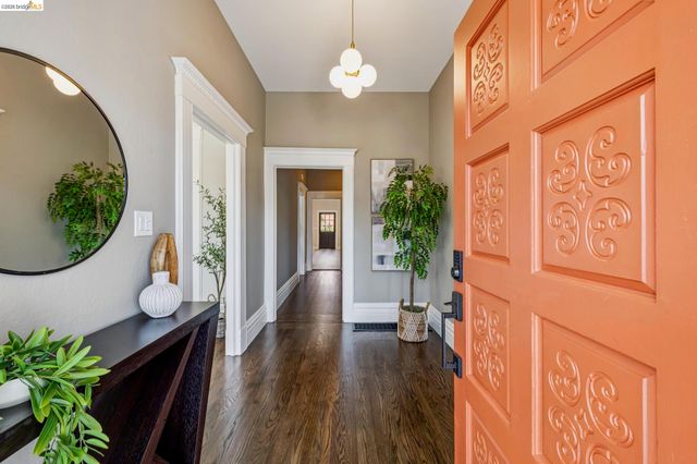 1883 Harmon St, Berkeley, CA 94703
