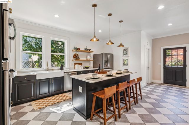 1883 Harmon St, Berkeley, CA 94703