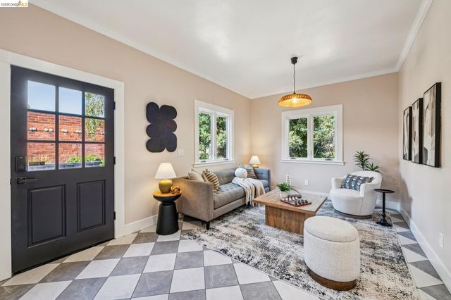 1883 Harmon St, Berkeley, CA 94703