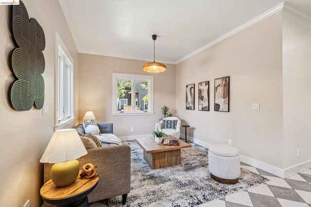 1883 Harmon St, Berkeley, CA 94703