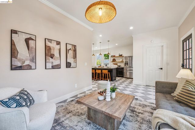 1883 Harmon St, Berkeley, CA 94703