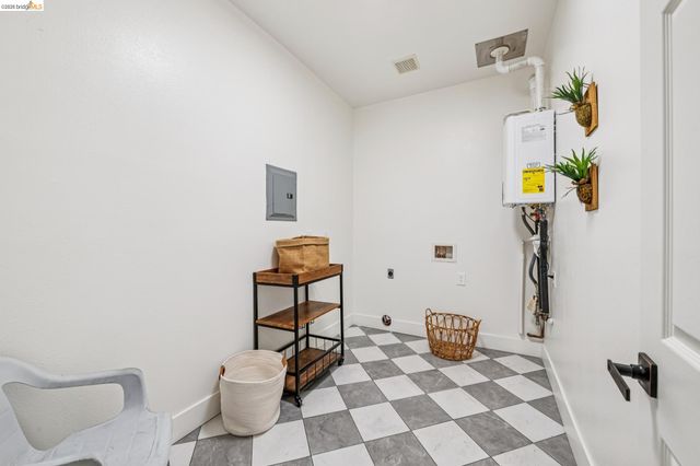 1883 Harmon St, Berkeley, CA 94703
