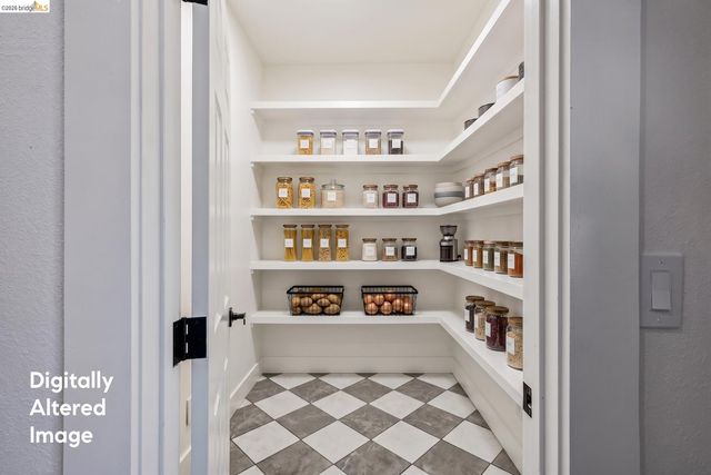 1883 Harmon St, Berkeley, CA 94703
