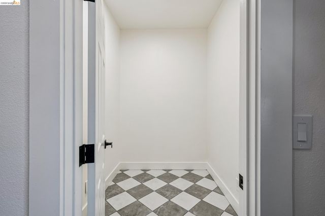 1883 Harmon St, Berkeley, CA 94703