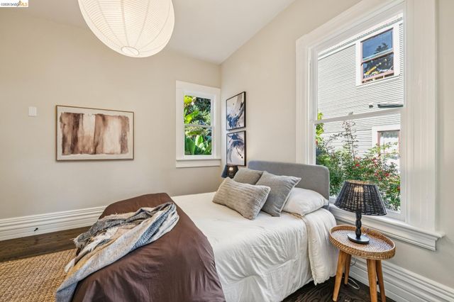 1883 Harmon St, Berkeley, CA 94703