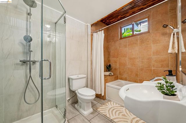 1883 Harmon St, Berkeley, CA 94703