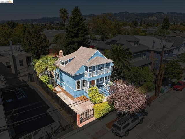 1883 Harmon St, Berkeley, CA 94703