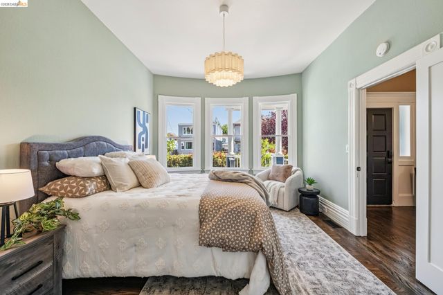 1883 Harmon St, Berkeley, CA 94703