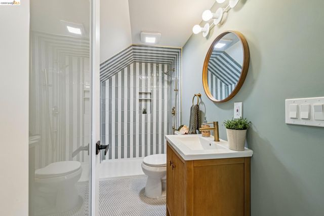 1883 Harmon St, Berkeley, CA 94703