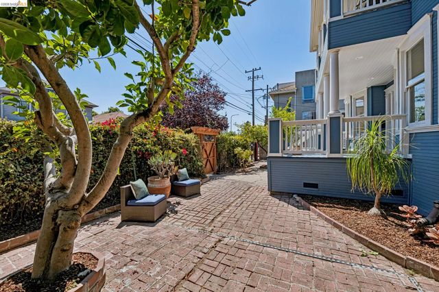 1883 Harmon St, Berkeley, CA 94703
