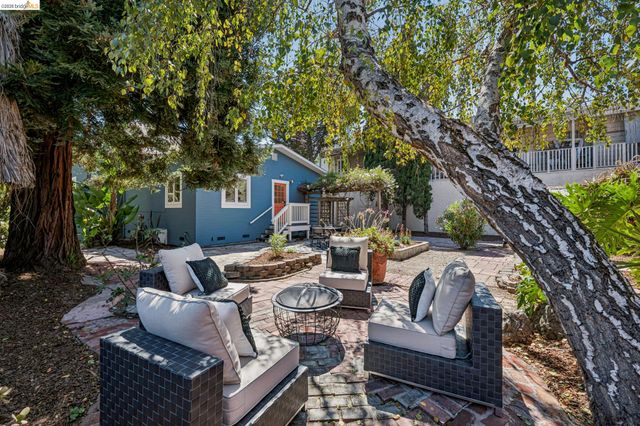 1883 Harmon St, Berkeley, CA 94703