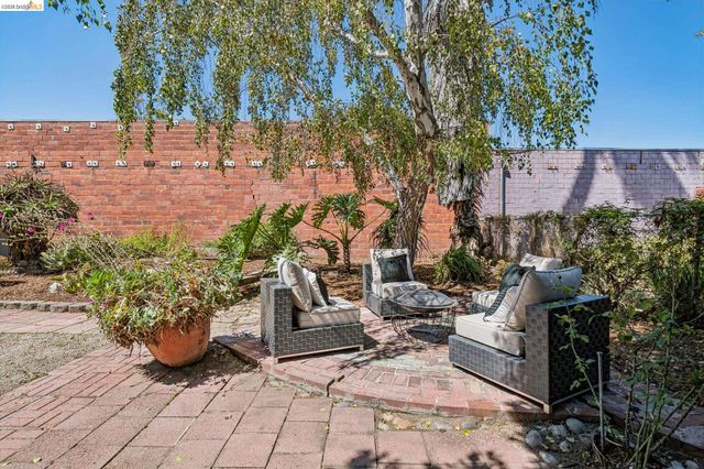 1883 Harmon St, Berkeley, CA 94703