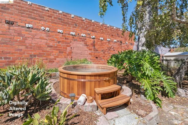 1883 Harmon St, Berkeley, CA 94703