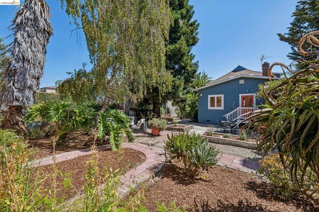 1883 Harmon St, Berkeley, CA 94703