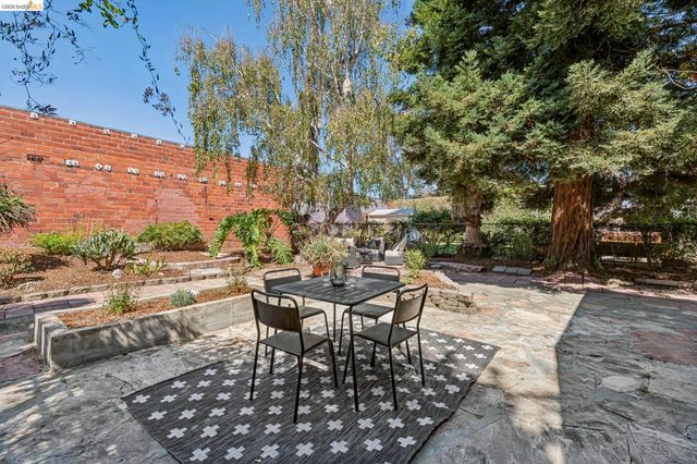 1883 Harmon St, Berkeley, CA 94703