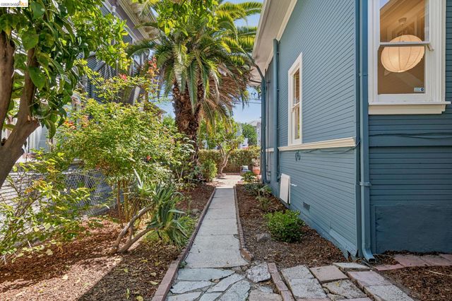 1883 Harmon St, Berkeley, CA 94703