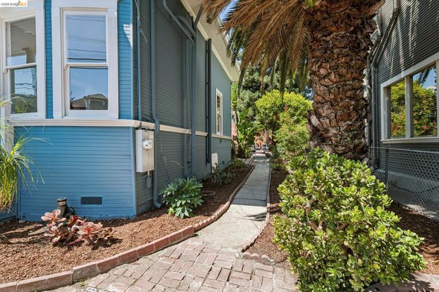 1883 Harmon St, Berkeley, CA 94703