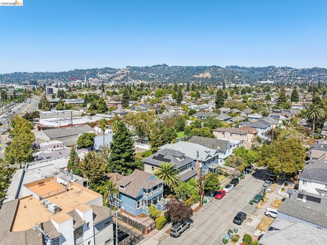 1883 Harmon St, Berkeley, CA 94703