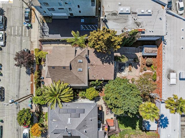 1883 Harmon St, Berkeley, CA 94703
